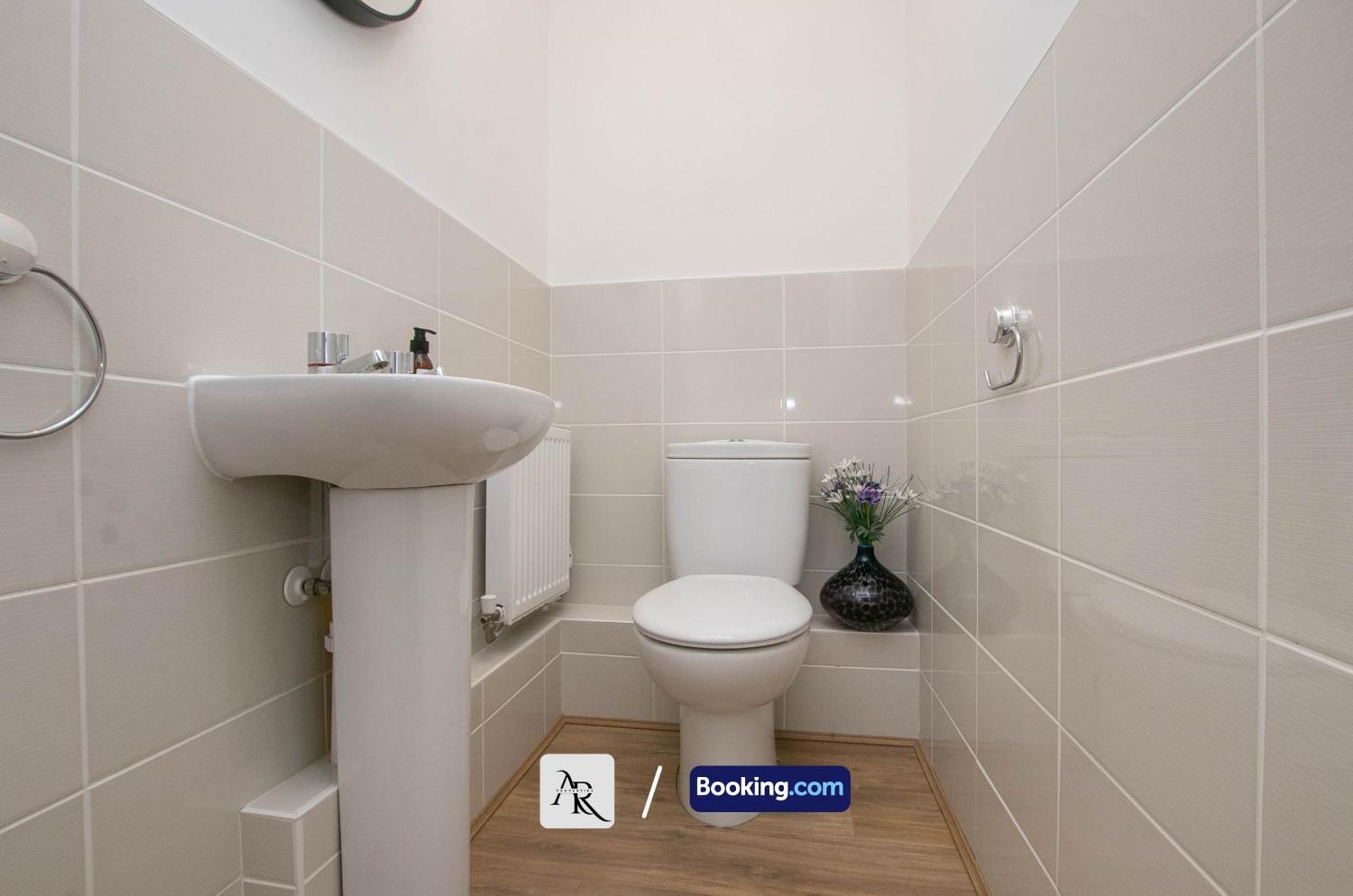 Cozy House By Ar Properties Short Lets & Serviced Accommodation โคล์เชสเตอร์ ภายนอก รูปภาพ
