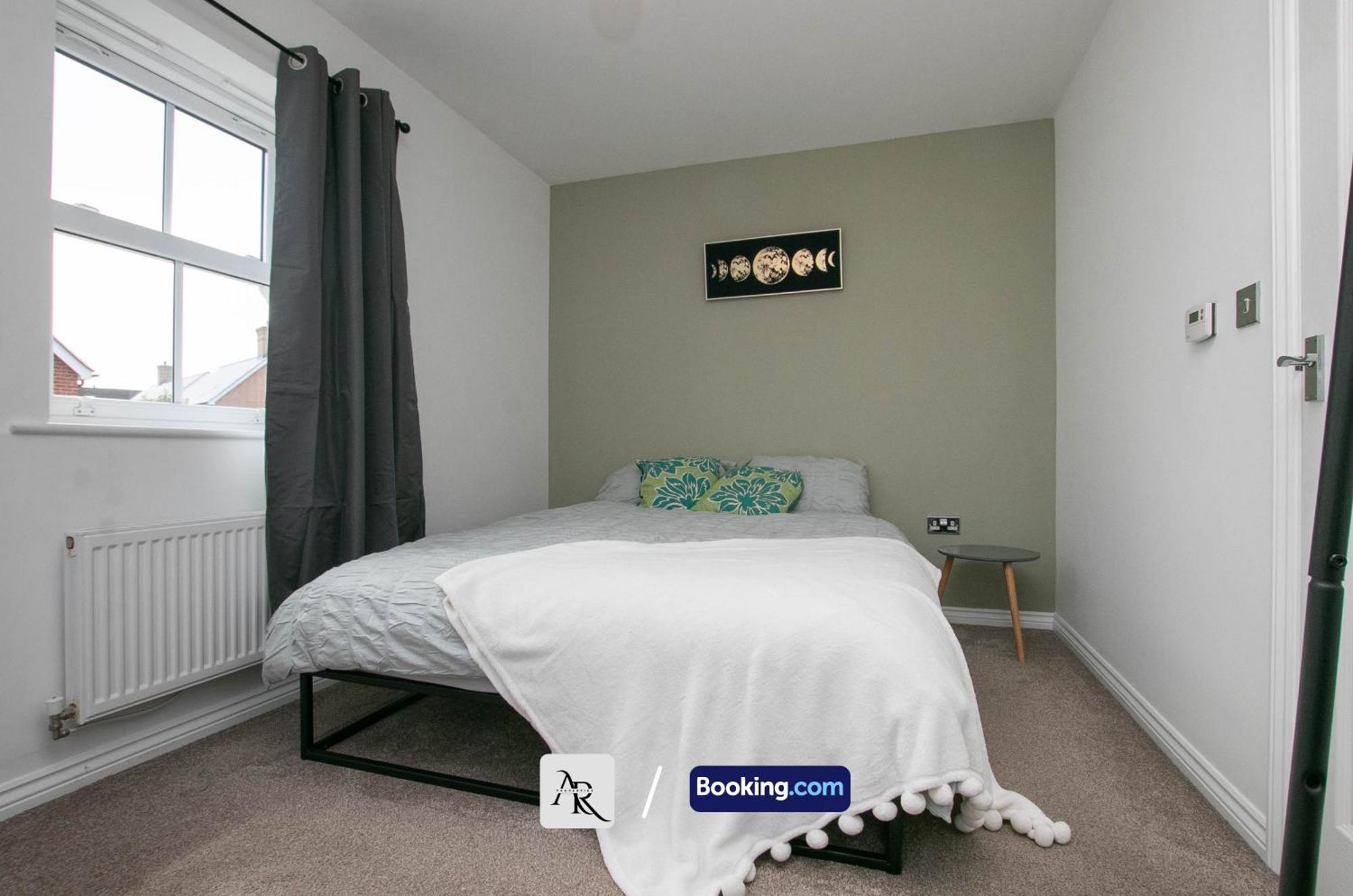 Cozy House By Ar Properties Short Lets & Serviced Accommodation โคล์เชสเตอร์ ภายนอก รูปภาพ