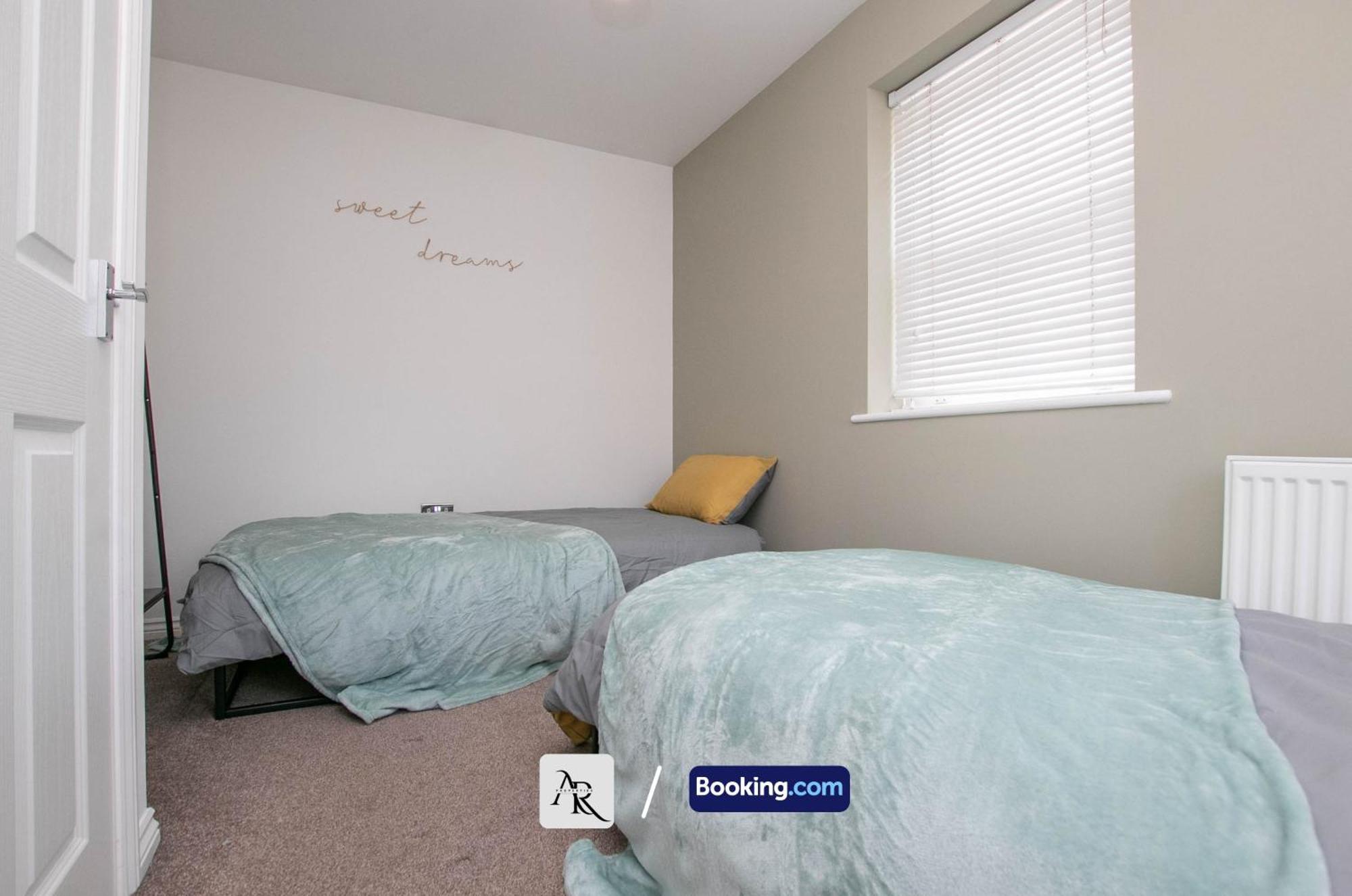 Cozy House By Ar Properties Short Lets & Serviced Accommodation โคล์เชสเตอร์ ภายนอก รูปภาพ