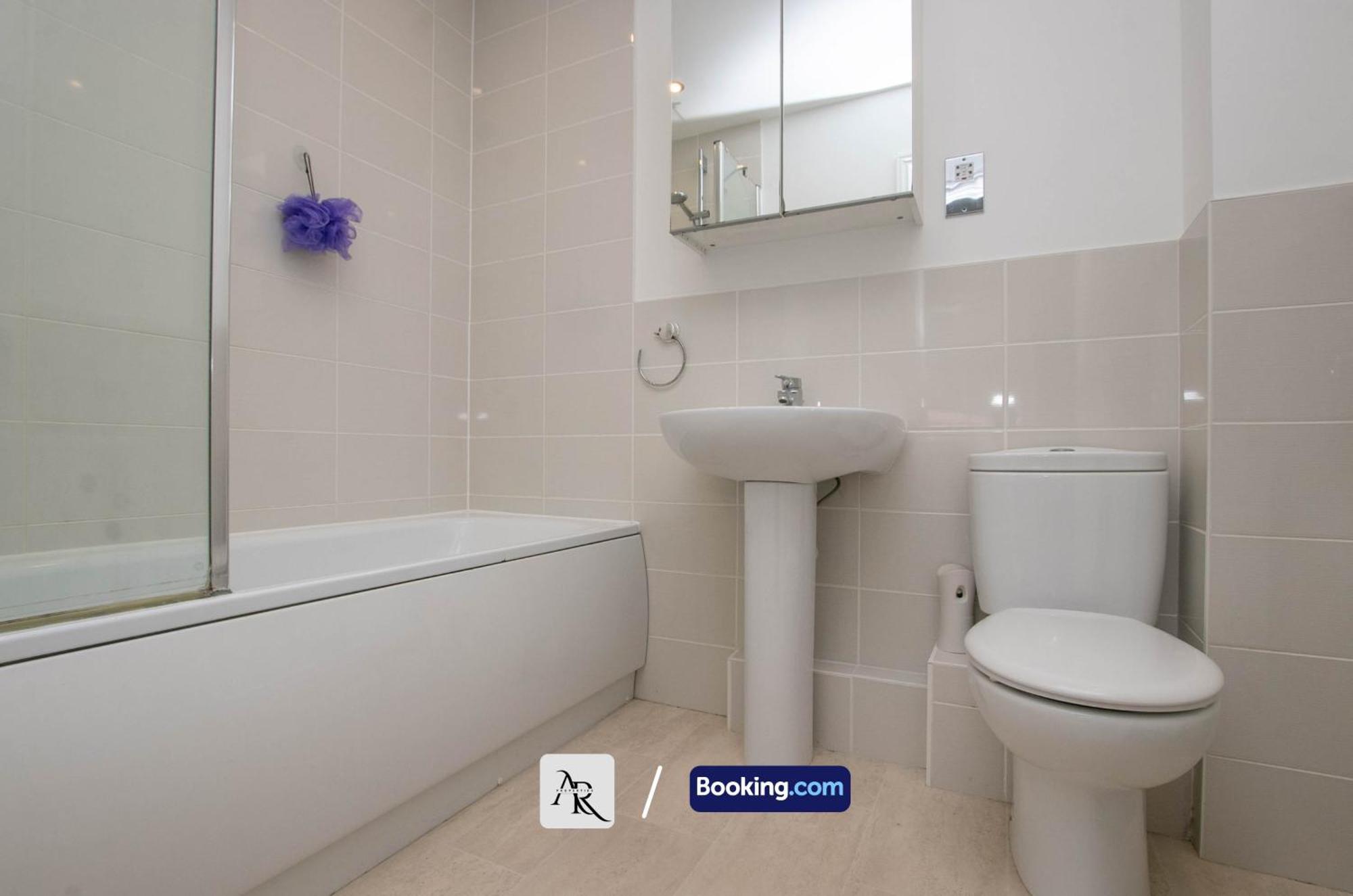 Cozy House By Ar Properties Short Lets & Serviced Accommodation โคล์เชสเตอร์ ภายนอก รูปภาพ